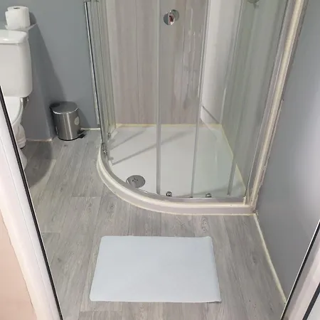 Small Granny דבלין